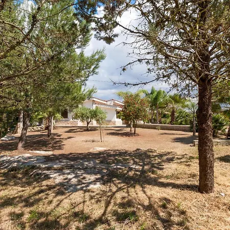 Villa Sleeps 8 With Pool And Air Con